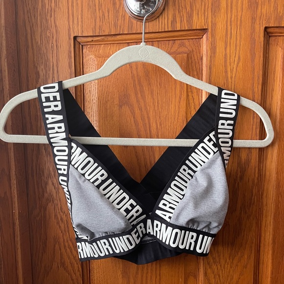 UnderArmour Sports Bra Size M - Picture 1 of 3